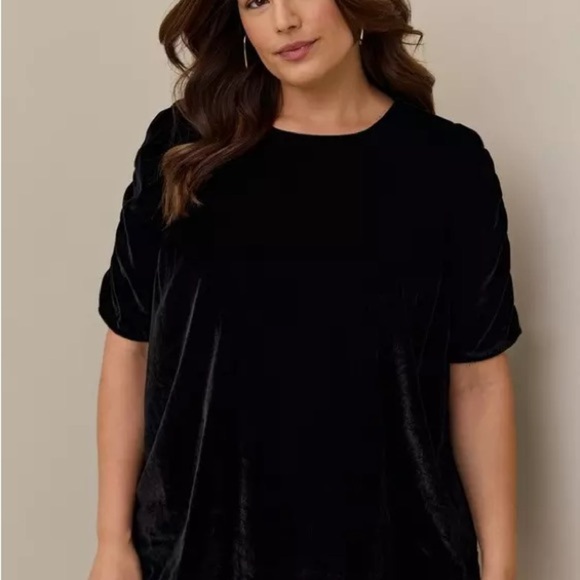 torrid Tops - Torrid Womens Shirt Black Velvet Short Ruched Sleeves Top Size 2 NWT